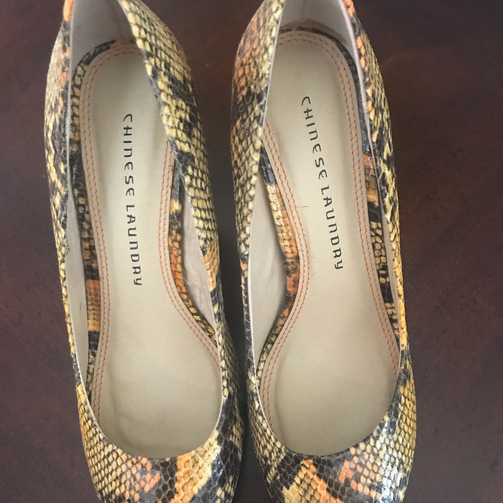 Chinese Laundry Python Pumps - Picture 2 of 2